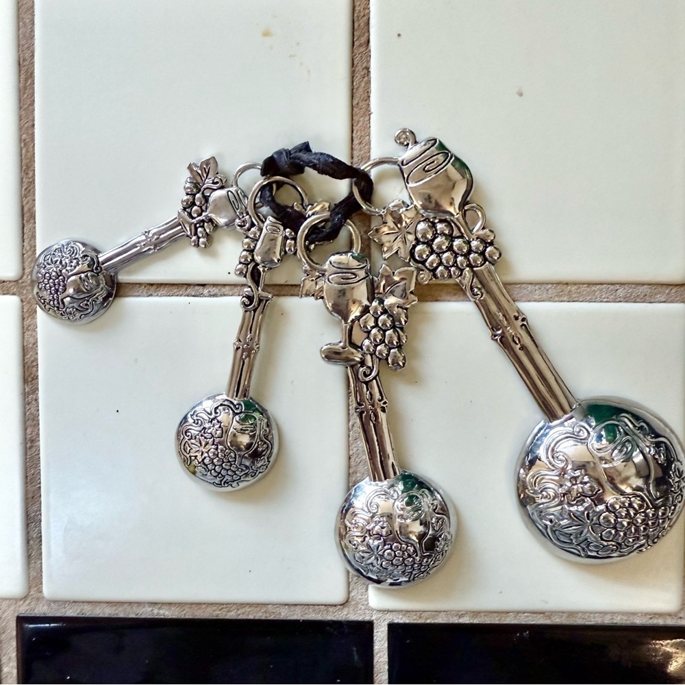 WINE MEASURING SPOONS SET BY GANZ EMBOSSED ZINC ALLOY SEEN ON FOOD NETWORK - Picture 5 of 6